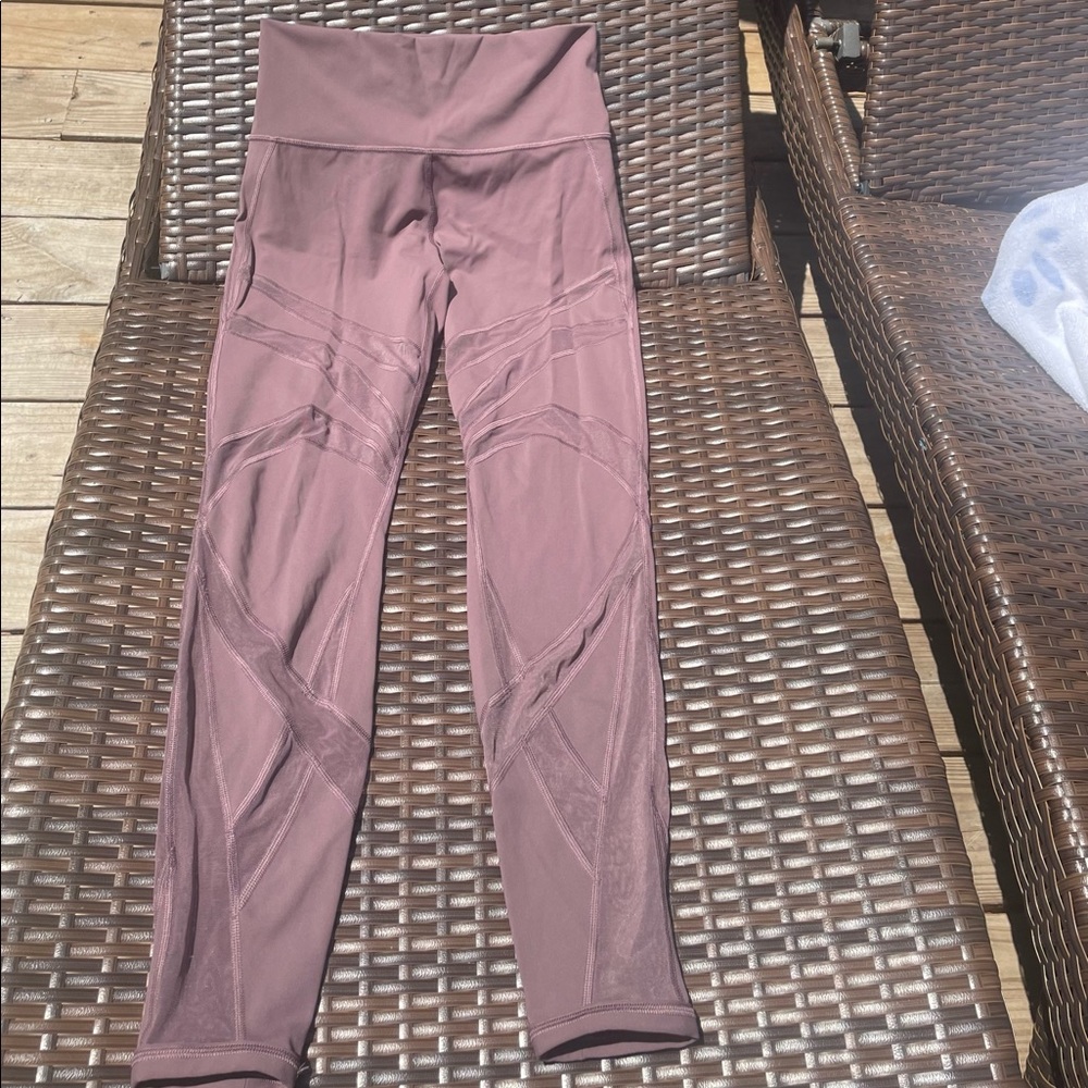 Lululemon Wunder Under purple mesh detail leggings